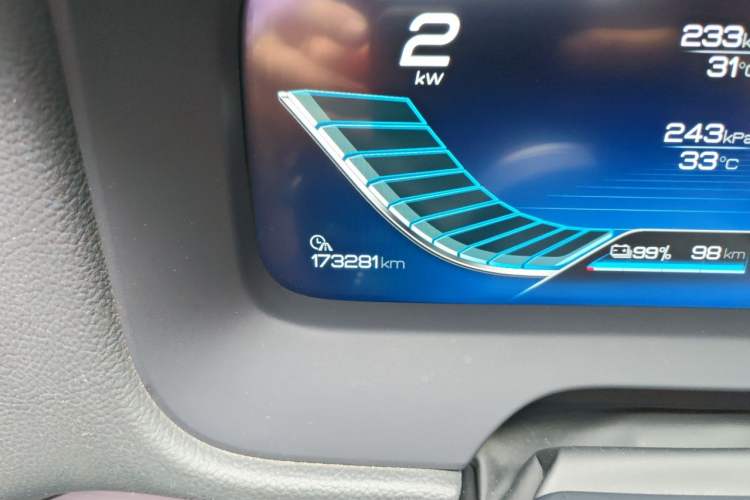 Used BYD Tang New Energy 2018 DM 2.0T All-Wheel Drive Smart Connect Elite 7-Seater China V Emission Standard Odometer Close Up