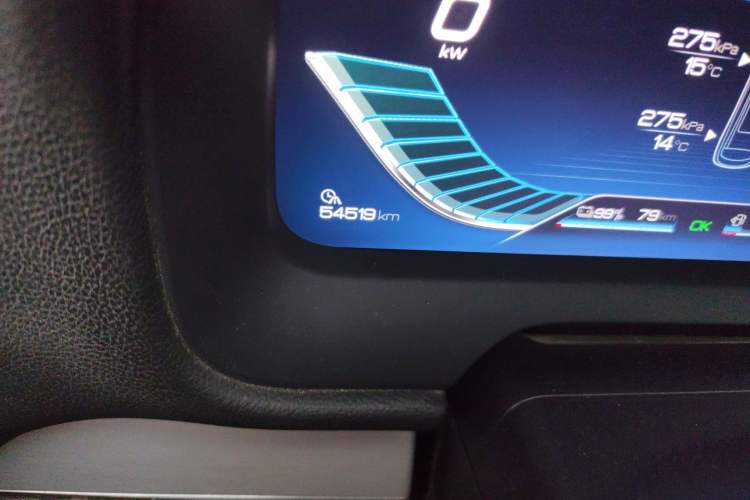Used BYD Tang New Energy 2018 DM 2.0T All-Wheel Drive Smart Connectivity Luxury Model 7 Seats China V Emission Standard Odometer Close Up