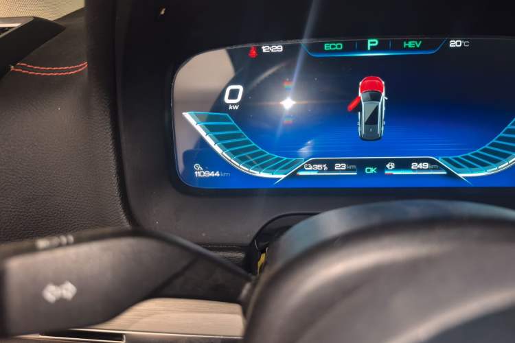 Used BYD Tang New Energy 2018 DM 2.0T All-Wheel Drive Smart Connectivity Luxury Model 7 Seats China V Emission Standard Odometer Close Up