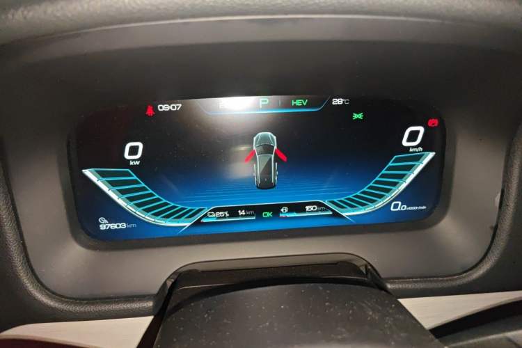 Used BYD Tang New Energy 2018 DM 2.0T All-Wheel Drive Smart Connectivity Luxury Model 7 Seats China V Emission Standard Odometer Close Up