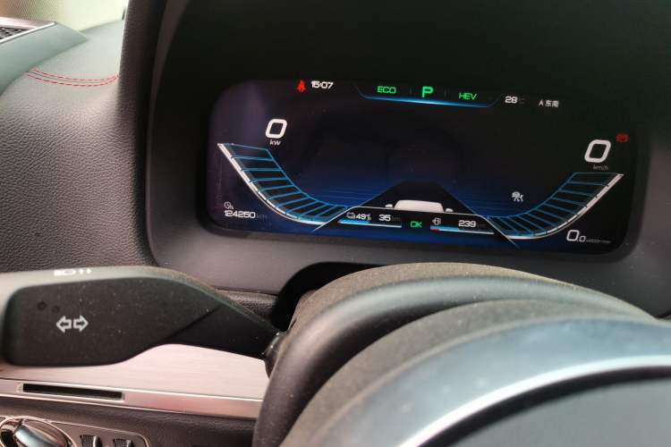 Used BYD Tang New Energy 2018 DM 2.0T All-Wheel Drive Smart Connectivity Luxury Model 7 Seats China V Emission Standard Odometer Close Up