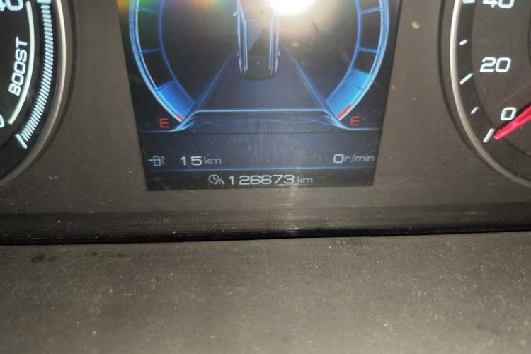 Used BYD Tang New Energy 2018 DM 2.0T All-Wheel Drive Smart Connect Advanced Model 7 Seats China V Emission Standard Odometer Close Up