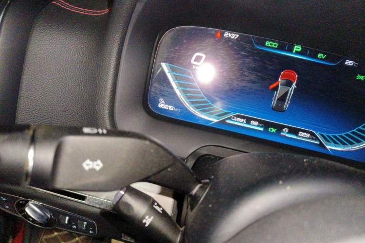 Used BYD Tang New Energy 2018 DM 2.0T All-Wheel Drive Smart Connect Genesis Edition 7 Seats China V Emission Standard Odometer Close Up