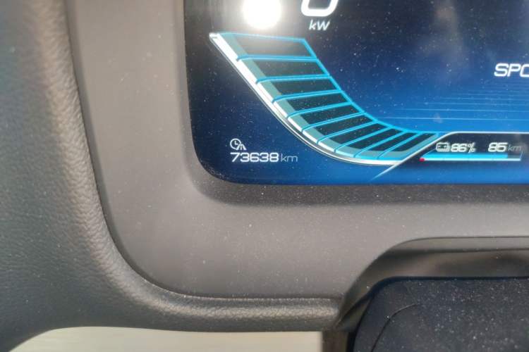 Used BYD Tang New Energy 2018 DM 2.0T All-Wheel Drive Smart Connect Elite 7-Seater China V Emission Standard Odometer Close Up
