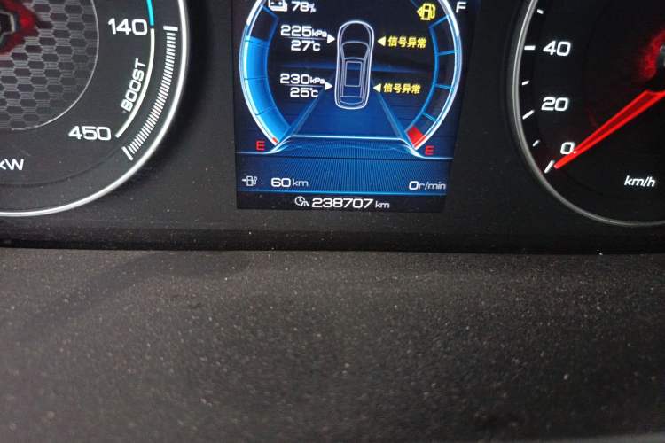 Used BYD Tang New Energy 2018 DM 2.0T All-Wheel Drive Smart Connect Advanced Model 7 Seats China V Emission Standard Odometer Close Up
