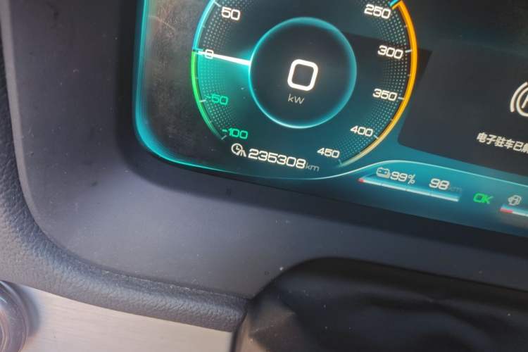 Used BYD Tang New Energy 2018 DM 2.0T All-Wheel Drive Smart Connect Elite 7-Seater China V Emission Standard Odometer Close Up