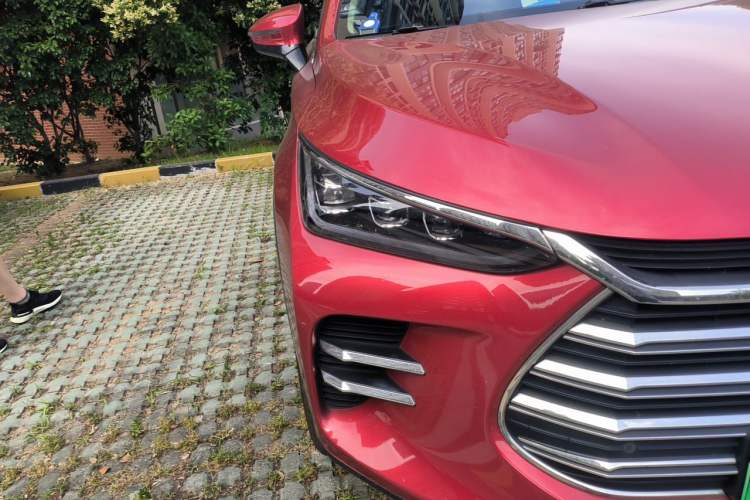 Used BYD Tang New Energy 2018 DM 2.0T All-Wheel Drive Smart Connectivity Luxury Model 7 Seats China V Emission Standard Right Front Headlight