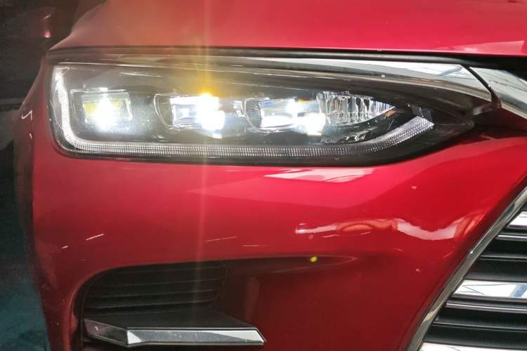 Used BYD Tang New Energy 2018 DM 2.0T All-Wheel Drive Smart Connectivity Luxury Model 7 Seats China V Emission Standard Right Front Headlight