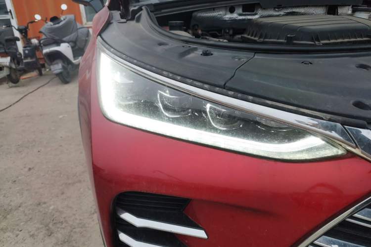 Used BYD Tang New Energy 2018 DM 2.0T All-Wheel Drive Smart Connectivity Luxury Model 7 Seats China V Emission Standard Right Front Headlight