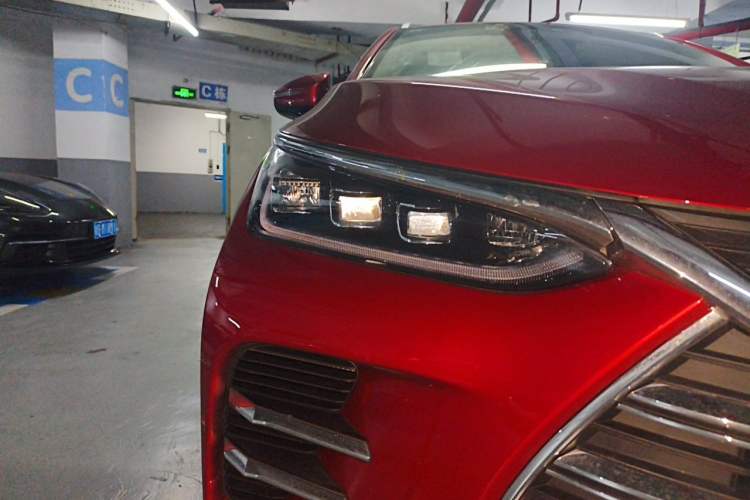 Used BYD Tang New Energy 2018 DM 2.0T All-Wheel Drive Smart Connectivity Enjoyment Model 5 Seats China V Emission Standard Right Front Headlight