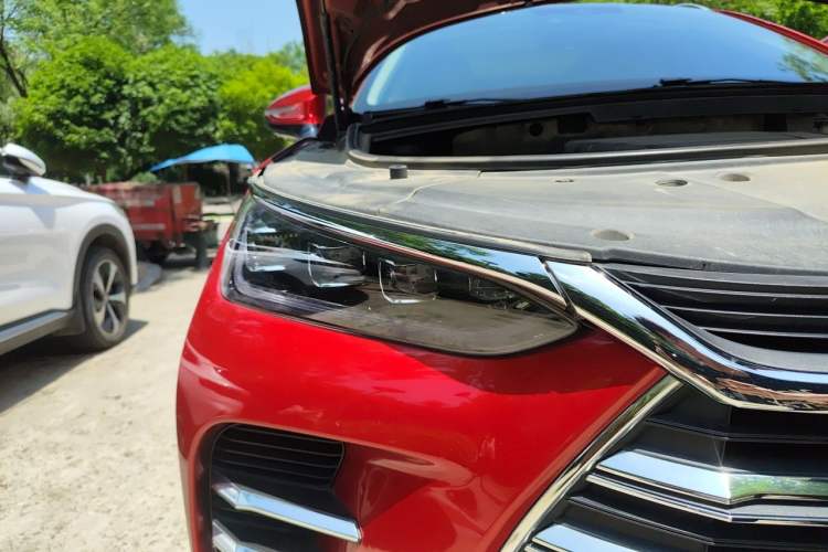 Used BYD Tang New Energy 2018 DM 2.0T All-Wheel Drive Smart Connectivity Luxury Model 7 Seats China V Emission Standard Right Front Headlight