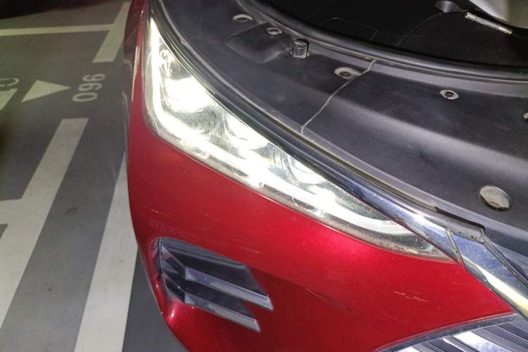 Used BYD Tang New Energy 2018 DM 2.0T All-Wheel Drive Smart Connect Elite 7-Seater China V Emission Standard Right Front Headlight