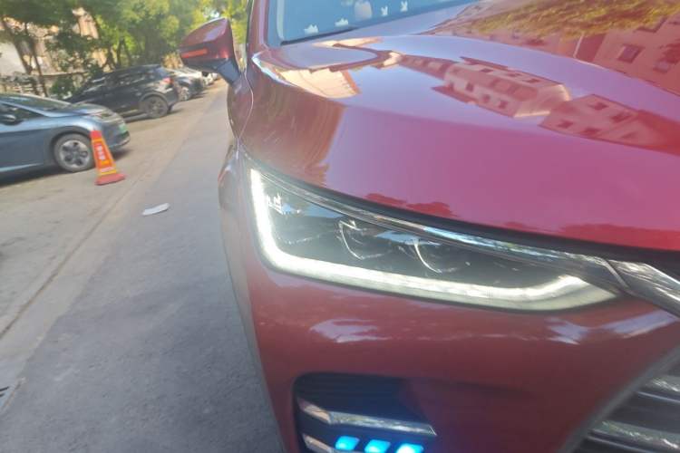 Used BYD Tang New Energy 2018 DM 2.0T All-Wheel Drive Smart Connect Elite 7-Seater China V Emission Standard Right Front Headlight