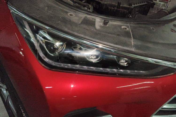 Used BYD Tang New Energy 2018 DM 2.0T All-Wheel Drive Smart Connectivity Luxury Model 7 Seats China V Emission Standard Right Front Headlight