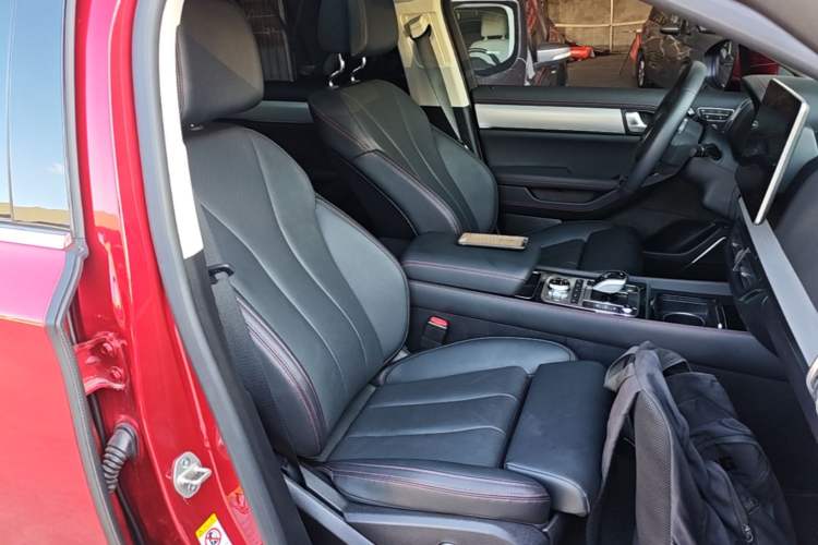 Used BYD Tang New Energy 2018 DM 2.0T All-Wheel Drive Smart Connect Elite 7-Seater China V Emission Standard Right Front Seat