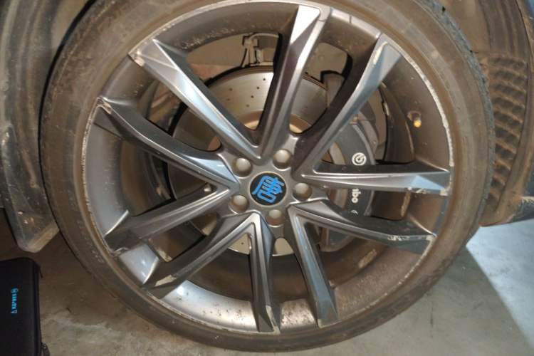 Used BYD Tang New Energy 2018 DM 2.0T All-Wheel Drive Smart Connect Advanced Model 7 Seats China V Emission Standard Right Front Wheel Hub