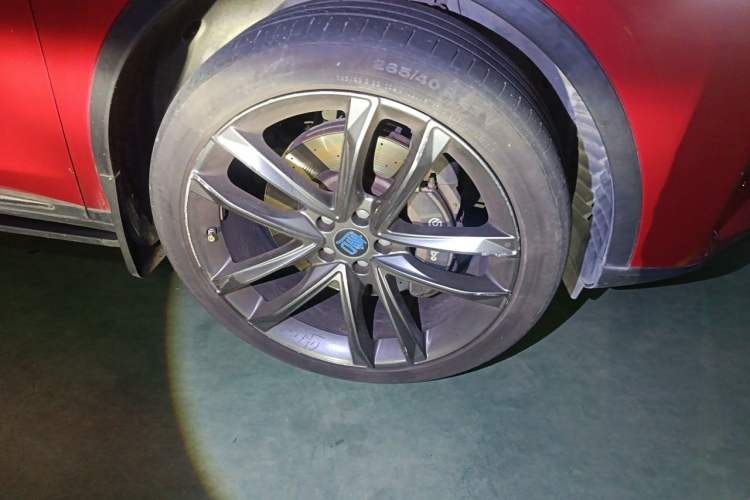 Used BYD Tang New Energy 2018 DM 2.0T All-Wheel Drive Smart Connectivity Luxury Model 7 Seats China V Emission Standard Right Front Wheel Hub