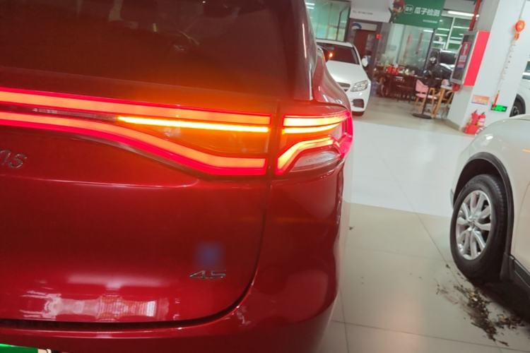 Used BYD Tang New Energy 2018 DM 2.0T All-Wheel Drive Smart Connectivity Luxury Model 7 Seats China V Emission Standard Right Rear Taillight