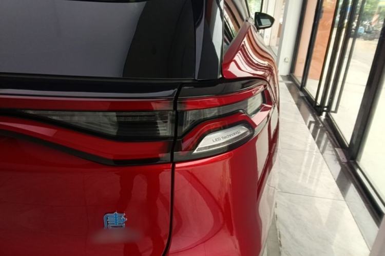 Used BYD Tang New Energy 2018 DM 2.0T All-Wheel Drive Smart Connectivity Luxury Model 7 Seats China V Emission Standard Right Rear Taillight