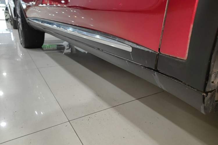 Used BYD Tang New Energy 2018 DM 2.0T All-Wheel Drive Smart Connect Advanced Model 7 Seats China V Emission Standard Right Side Sill
