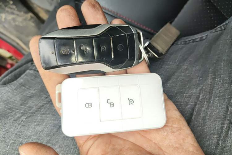 Used BYD Tang New Energy 2018 DM 2.0T All-Wheel Drive Smart Connectivity Luxury Model 7 Seats China V Emission Standard Vehicle Key