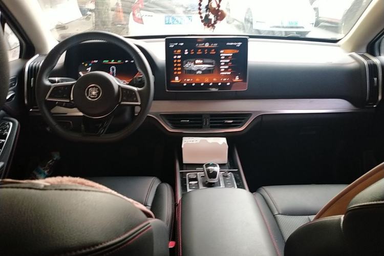 Used BYD Tang New Energy 2018 DM 2.0T All-Wheel Drive Smart Connectivity Luxury Model 7 Seats China V Emission Standard Center Console