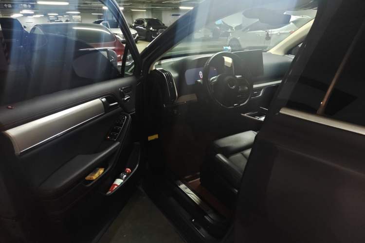 Used BYD Tang New Energy 2018 DM 2.0T All-Wheel Drive Smart Connectivity Luxury Model 7 Seats China V Emission Standard Driver Seat