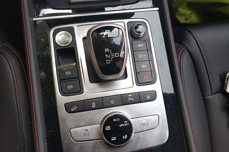Used BYD Tang New Energy 2018 DM 2.0T All-Wheel Drive Smart Connectivity Luxury Model 7 Seats China V Emission Standard Gear Lever