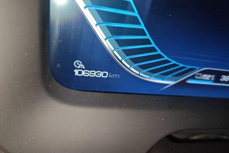 Used BYD Tang New Energy 2018 DM 2.0T All-Wheel Drive Smart Connectivity Luxury Model 7 Seats China V Emission Standard Odometer Close Up