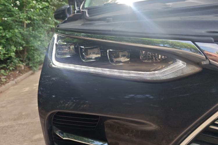 Used BYD Tang New Energy 2018 DM 2.0T All-Wheel Drive Smart Connect Genesis Edition 7 Seats China V Emission Standard Right Front Headlight