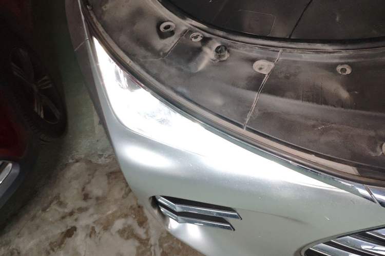 Used BYD Tang New Energy 2018 DM 2.0T All-Wheel Drive Smart Connect Elite 7-Seater China V Emission Standard Right Front Headlight