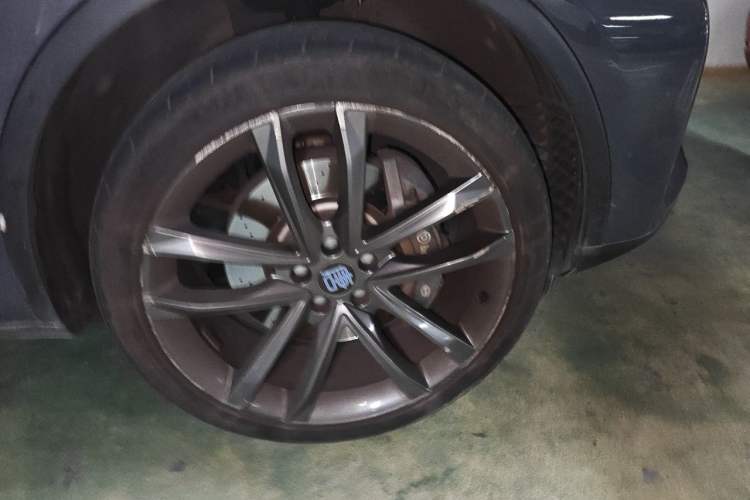 Used BYD Tang New Energy 2018 DM 2.0T All-Wheel Drive Smart Connectivity Luxury Model 7 Seats China V Emission Standard Right Front Wheel Hub