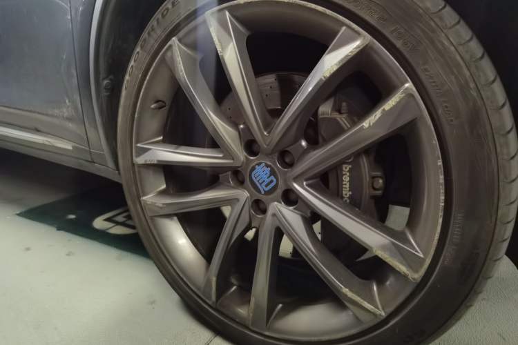 Used BYD Tang New Energy 2018 DM 2.0T All-Wheel Drive Smart Connectivity Luxury Model 7 Seats China V Emission Standard Right Front Wheel Hub