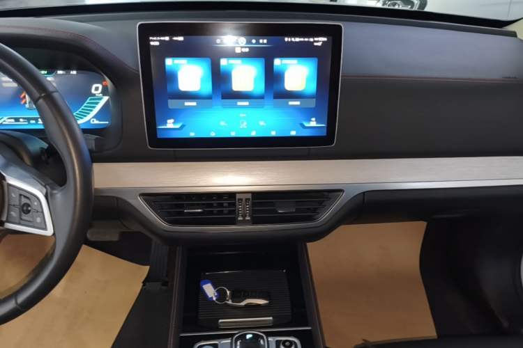 Used BYD Tang New Energy 2018 DM 2.0T All-Wheel Drive Smart Connectivity Enjoyment Model 5 Seats China V Emission Standard Audio And AC Panel