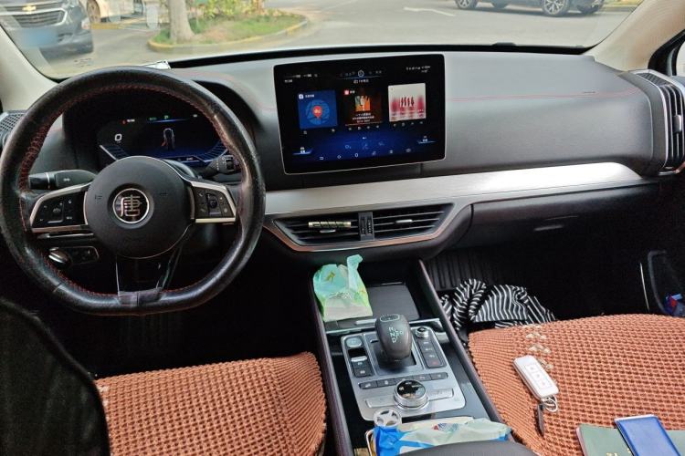 Used BYD Tang New Energy 2018 DM 2.0T All-Wheel Drive Smart Connectivity Luxury Model 7 Seats China V Emission Standard Center Console