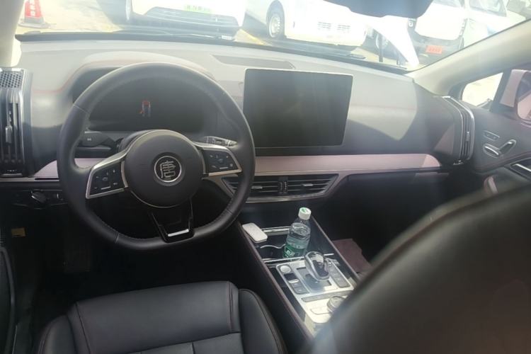 Used BYD Tang New Energy 2018 DM 2.0T All-Wheel Drive Smart Connectivity Luxury Model 7 Seats China V Emission Standard Center Console