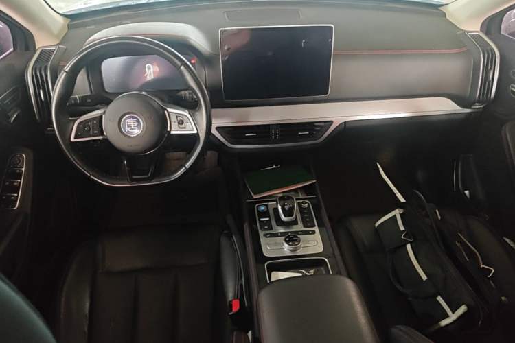 Used BYD Tang New Energy 2018 DM 2.0T All-Wheel Drive Smart Connectivity Luxury Model 7 Seats China V Emission Standard Center Console
