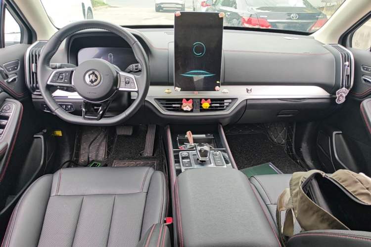 Used BYD Tang New Energy 2018 DM 2.0T All-Wheel Drive Smart Connectivity Luxury Model 7 Seats China V Emission Standard Center Console