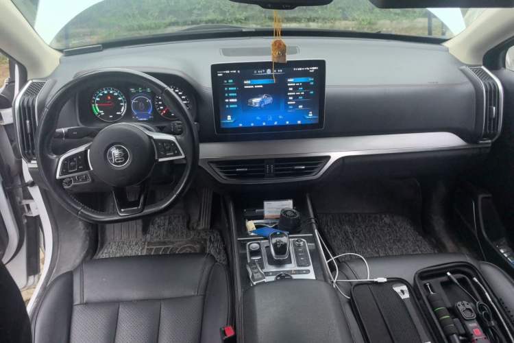 Used BYD Tang New Energy 2018 DM 2.0T All-Wheel Drive Smart Connect Advanced Model 7 Seats China V Emission Standard Center Console