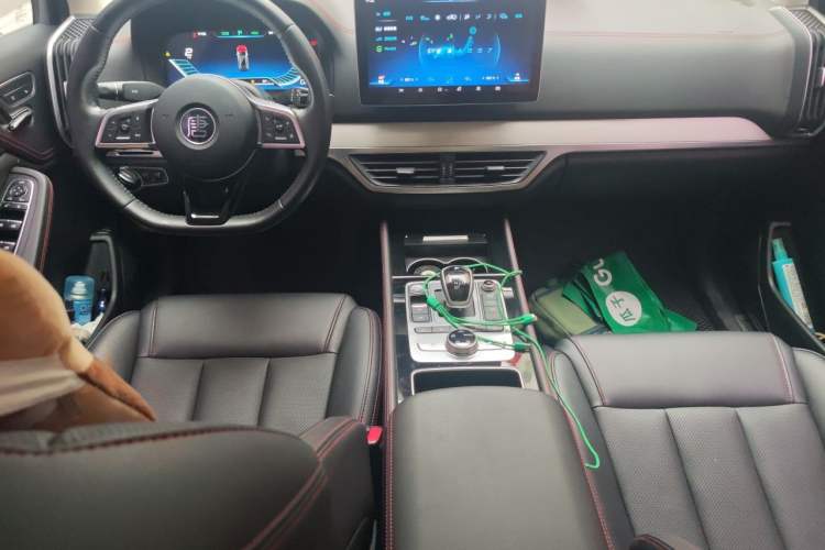 Used BYD Tang New Energy 2018 DM 2.0T All-Wheel Drive Smart Connectivity Luxury Model 7 Seats China V Emission Standard Center Console