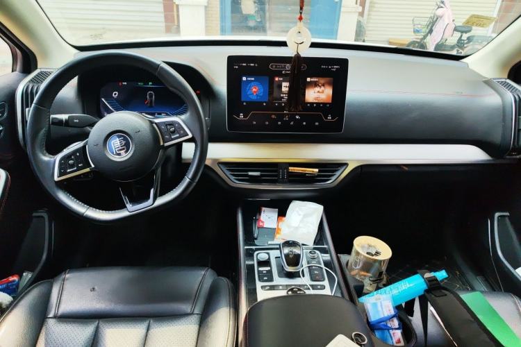 Used BYD Tang New Energy 2018 DM 2.0T All-Wheel Drive Smart Connectivity Luxury Model 7 Seats China V Emission Standard Center Console