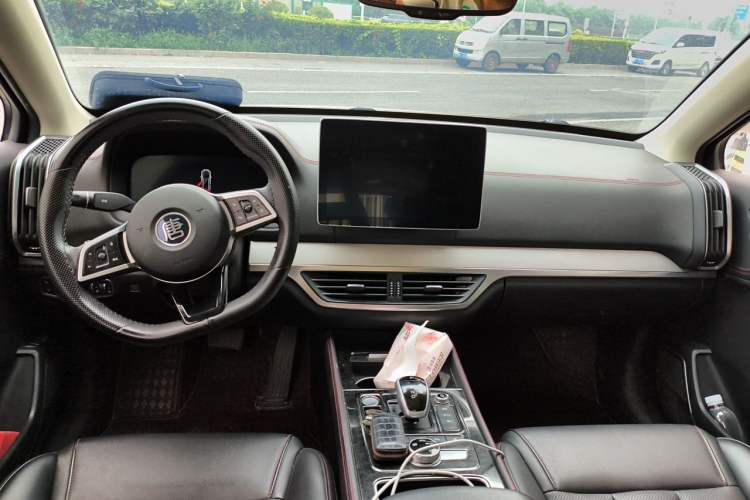 Used BYD Tang New Energy 2018 DM 2.0T All-Wheel Drive Smart Connectivity Luxury Model 7 Seats China V Emission Standard Center Console