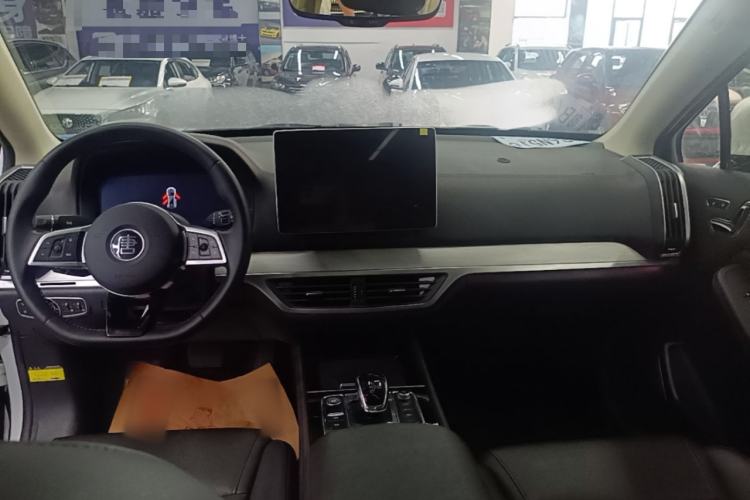 Used BYD Tang New Energy 2018 DM 2.0T All-Wheel Drive Smart Connectivity Luxury Model 7 Seats China V Emission Standard Center Console