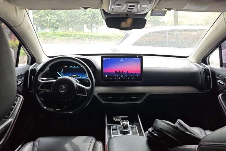 Used BYD Tang New Energy 2018 DM 2.0T All-Wheel Drive Smart Connectivity Luxury Model 7 Seats China V Emission Standard Center Console