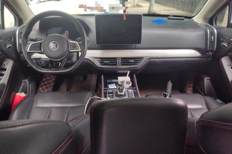 Used BYD Tang New Energy 2018 DM 2.0T All-Wheel Drive Smart Connectivity Luxury Model 7 Seats China V Emission Standard Center Console