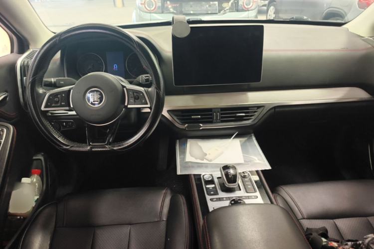 Used BYD Tang New Energy 2018 DM 2.0T All-Wheel Drive Smart Connect Advanced Model 7 Seats China V Emission Standard Center Console