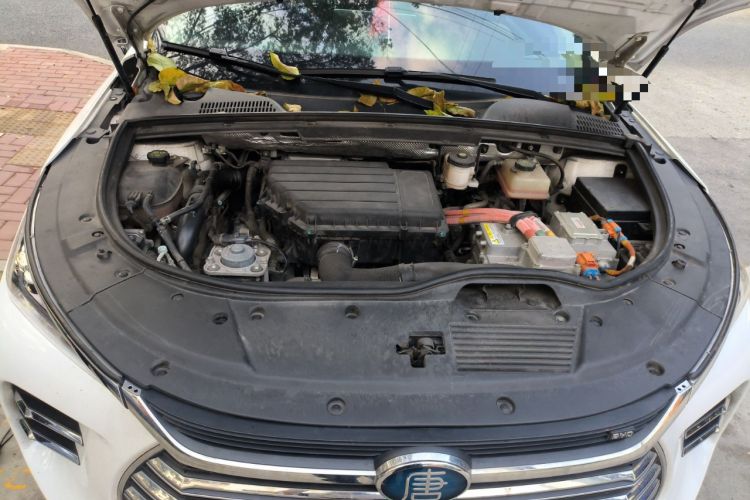 Used BYD Tang New Energy 2018 DM 2.0T All-Wheel Drive Smart Connect Advanced Model 7 Seats China V Emission Standard Engine Bay