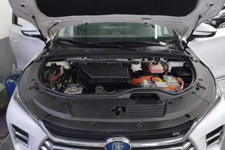 Used BYD Tang New Energy 2018 DM 2.0T All-Wheel Drive Smart Connectivity Enjoyment Model 5 Seats China V Emission Standard Engine Bay
