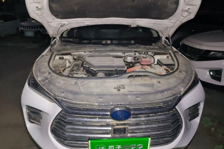 Used BYD Tang New Energy 2018 DM 2.0T All-Wheel Drive Smart Connectivity Luxury Model 7 Seats China V Emission Standard Engine Bay