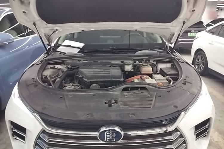 Used BYD Tang New Energy 2018 DM 2.0T All-Wheel Drive Smart Connectivity Luxury Model 7 Seats China V Emission Standard Engine Bay